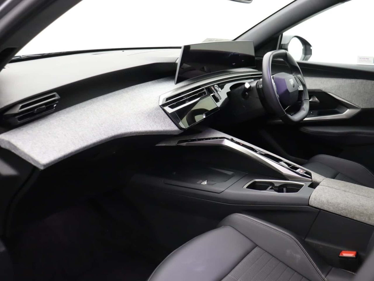 Peugeot E-3008