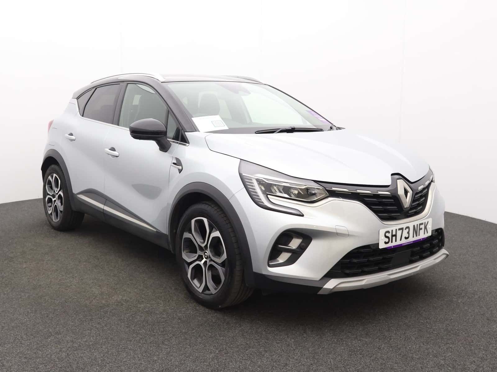 Renault Captur listing photo