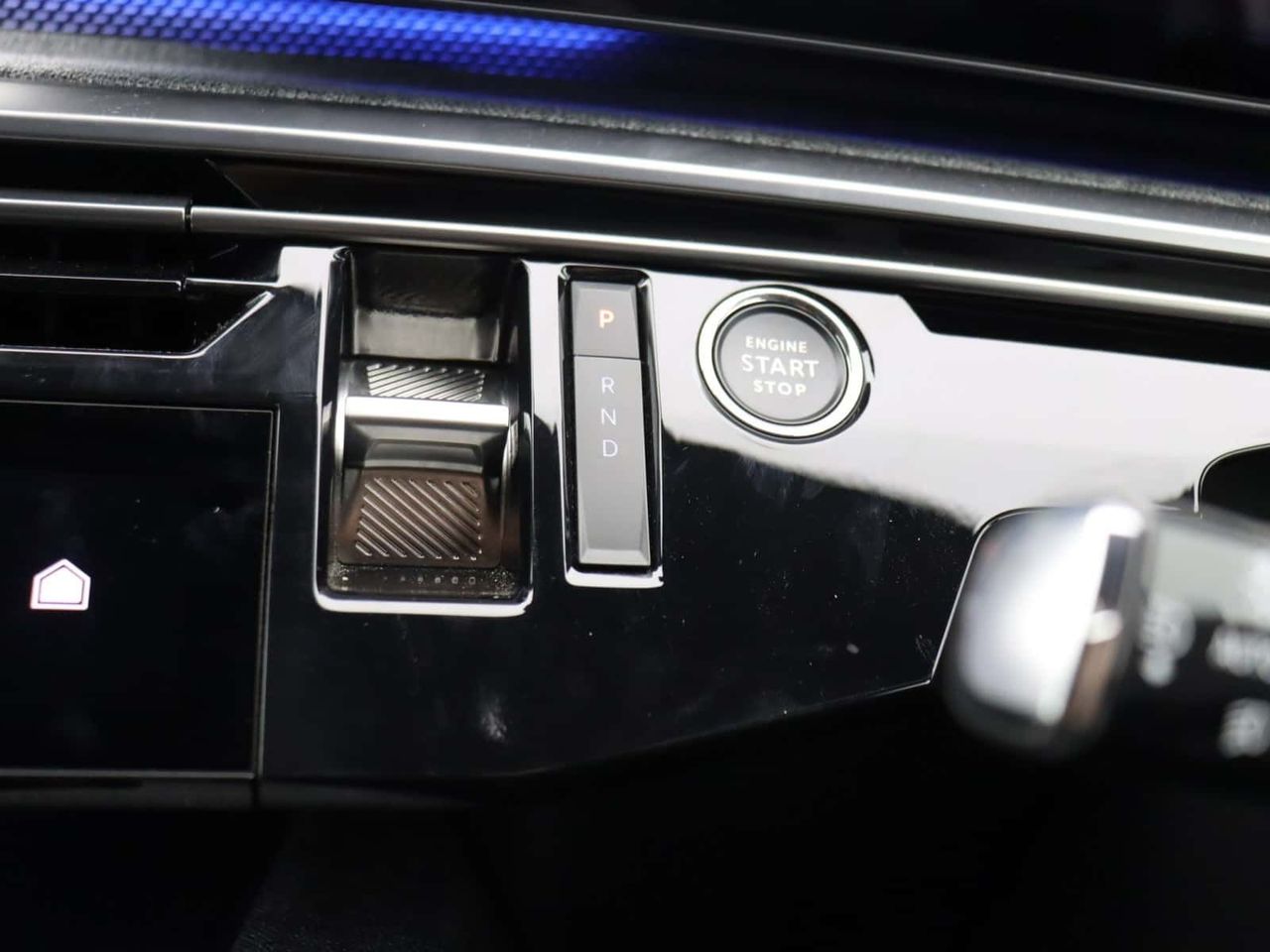 Peugeot E-3008