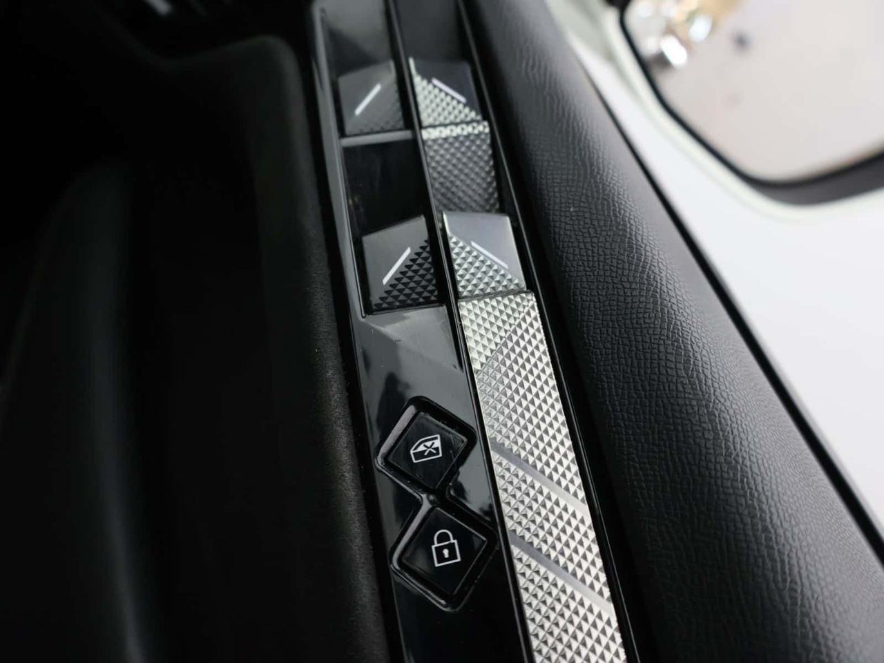 DS AUTOMOBILES DS 4