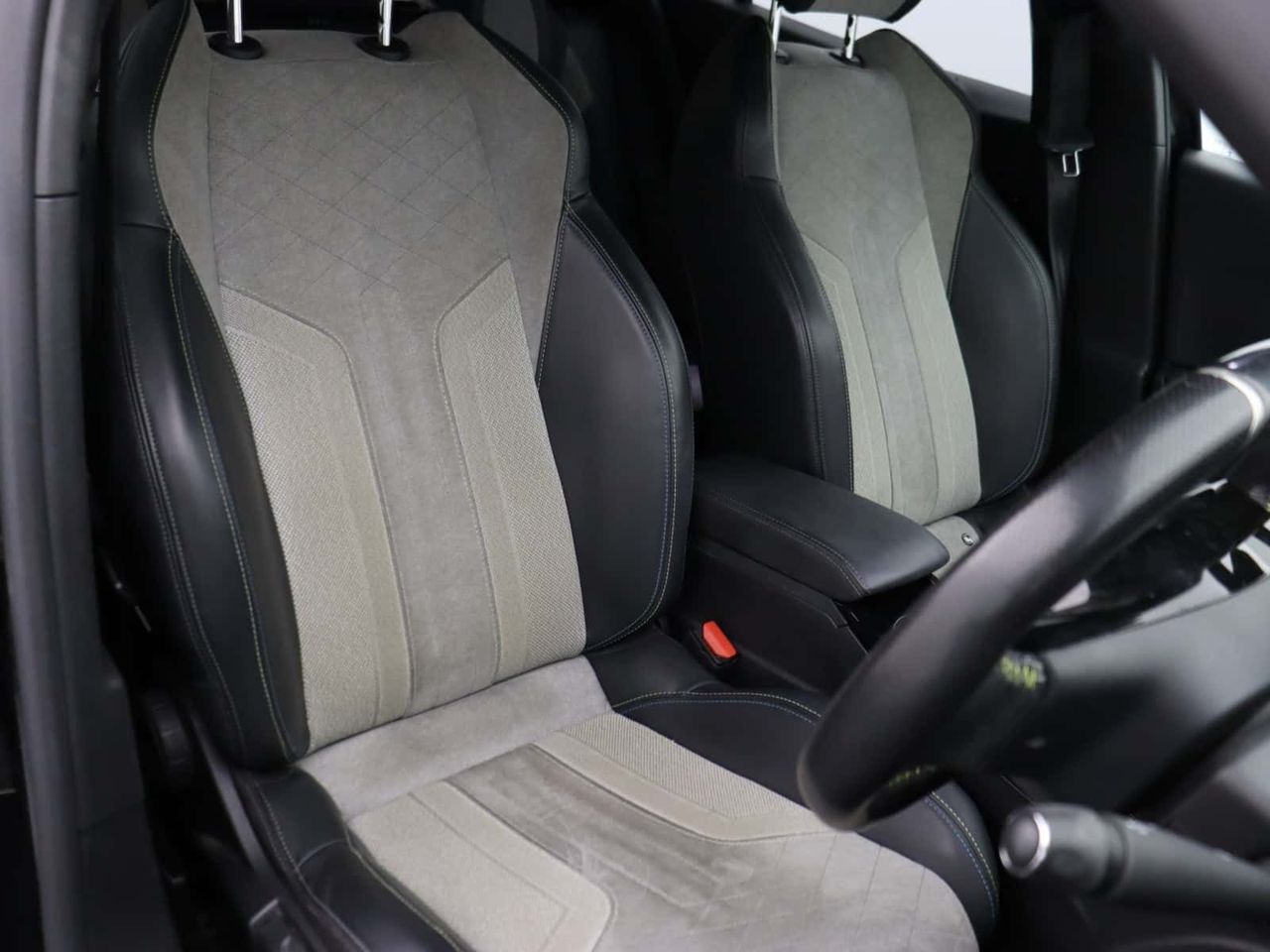 Peugeot E-2008 