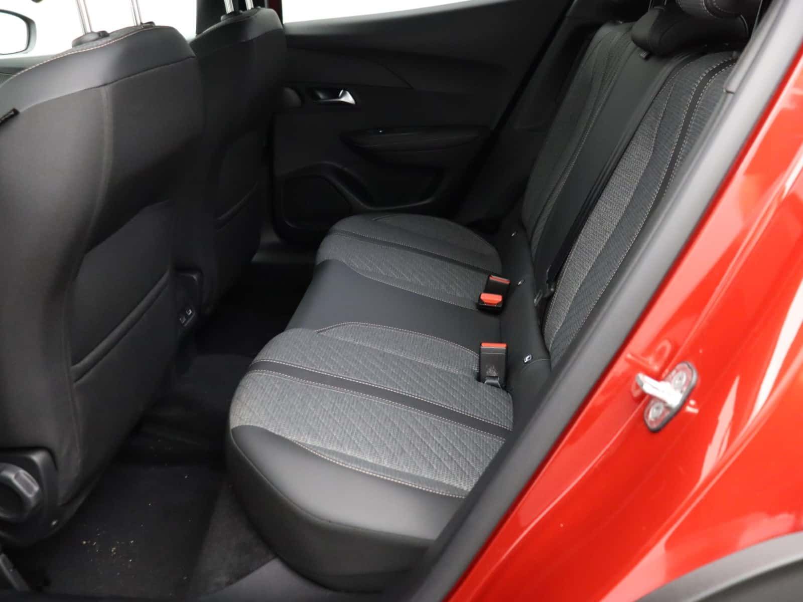 Peugeot E-2008