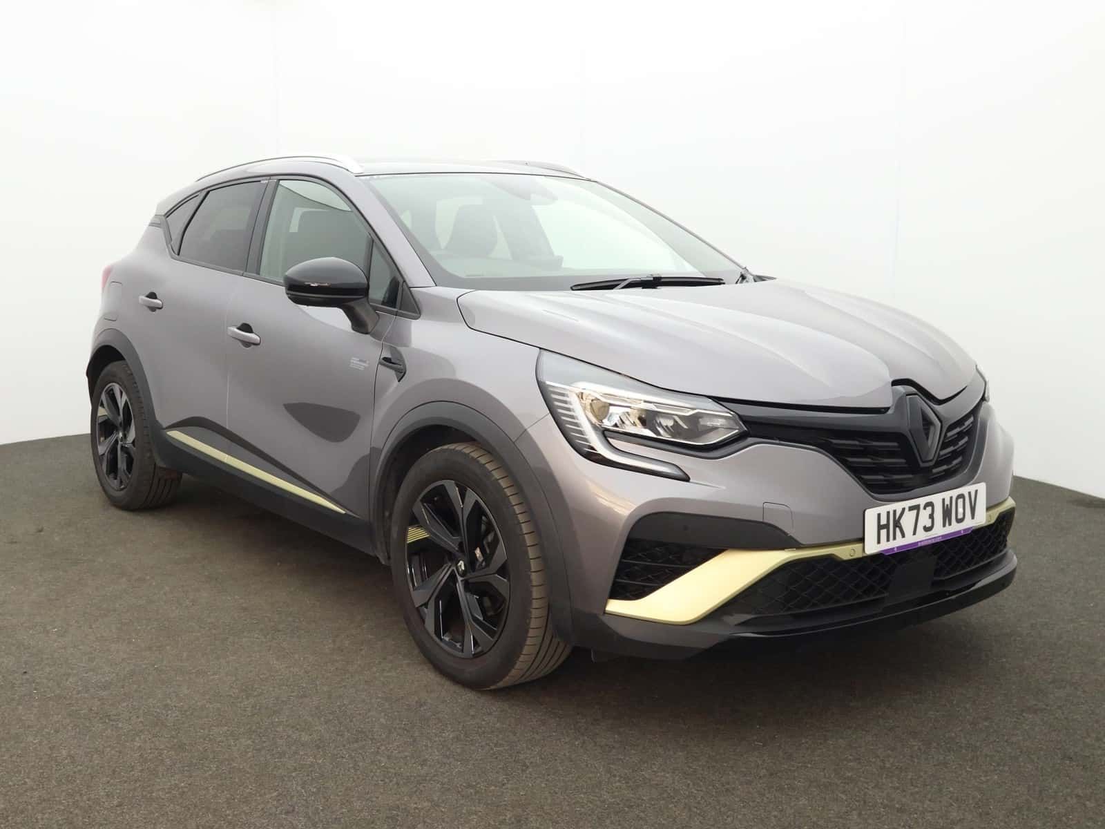 Renault Captur listing photo