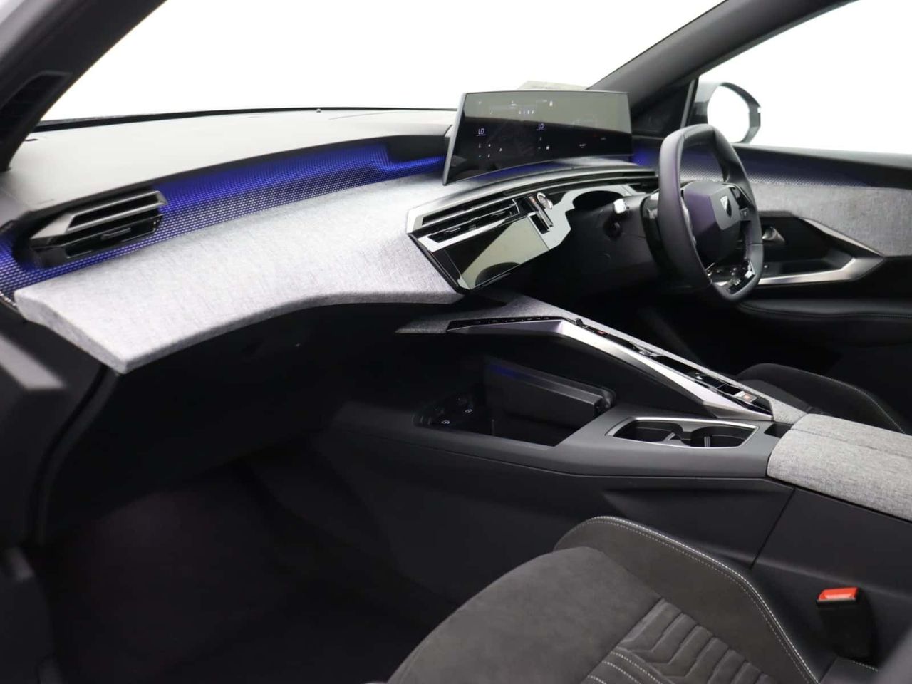 Peugeot E-3008