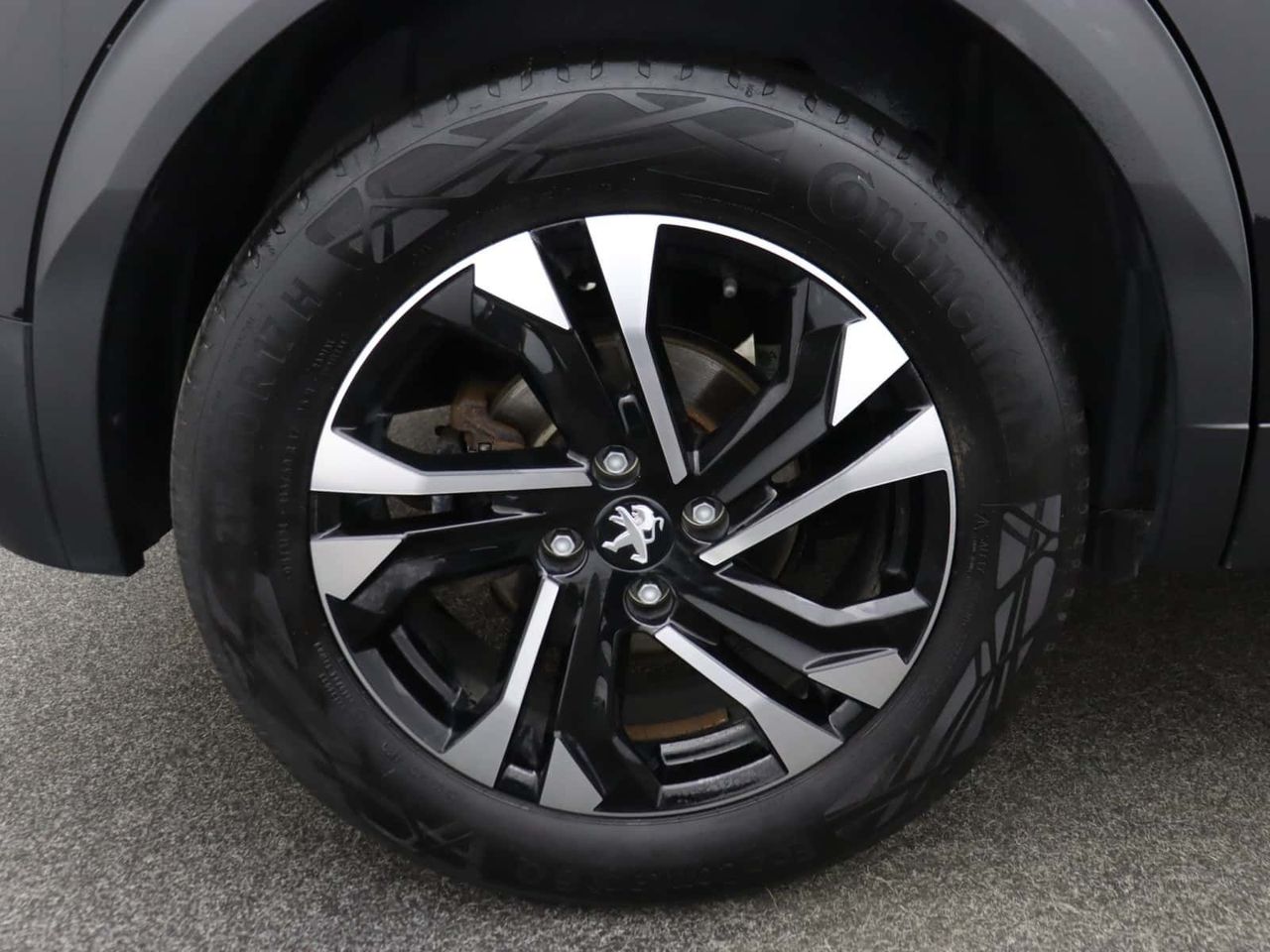Peugeot E-2008