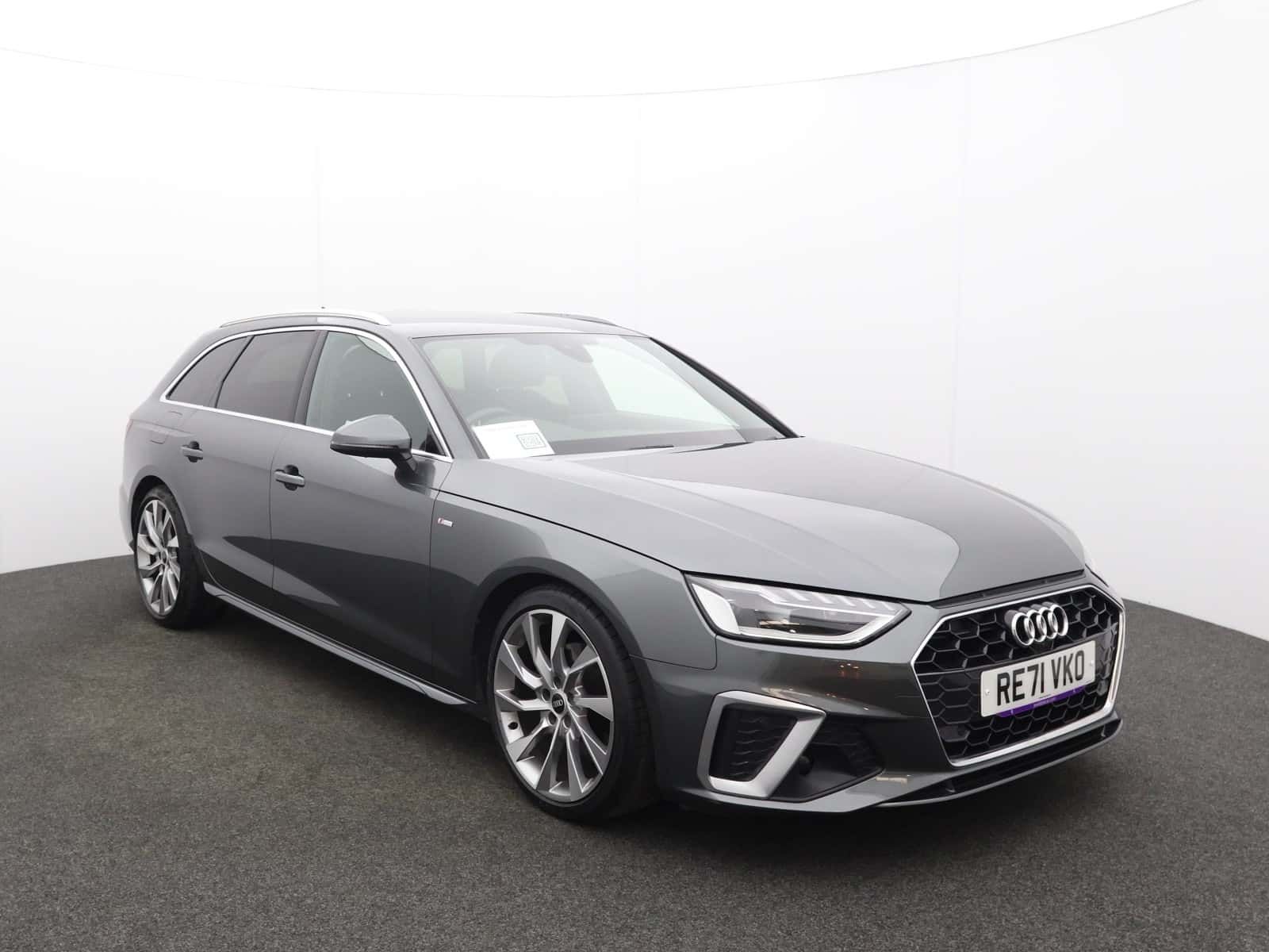 Audi A4 Avant listing photo
