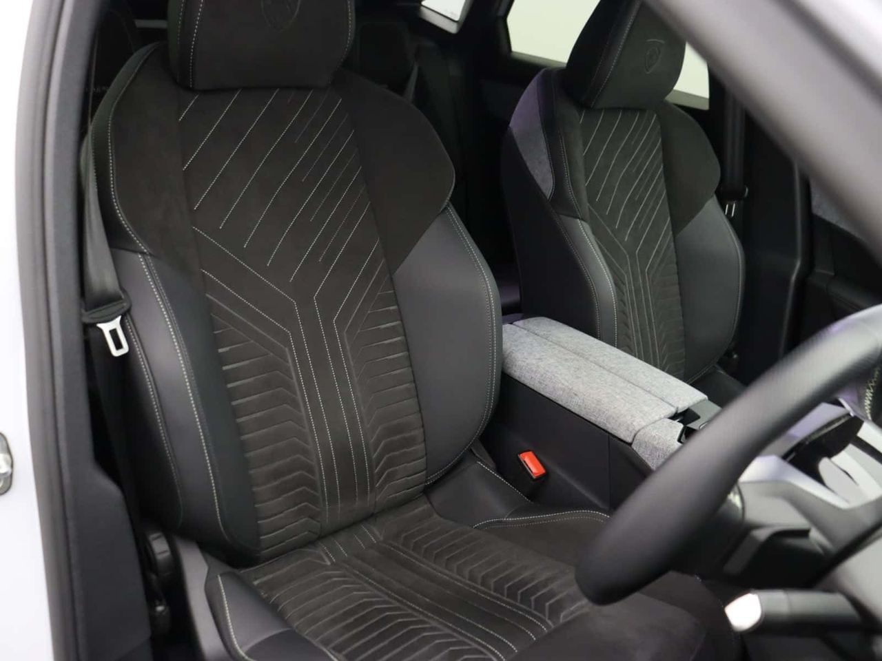 Peugeot E-3008