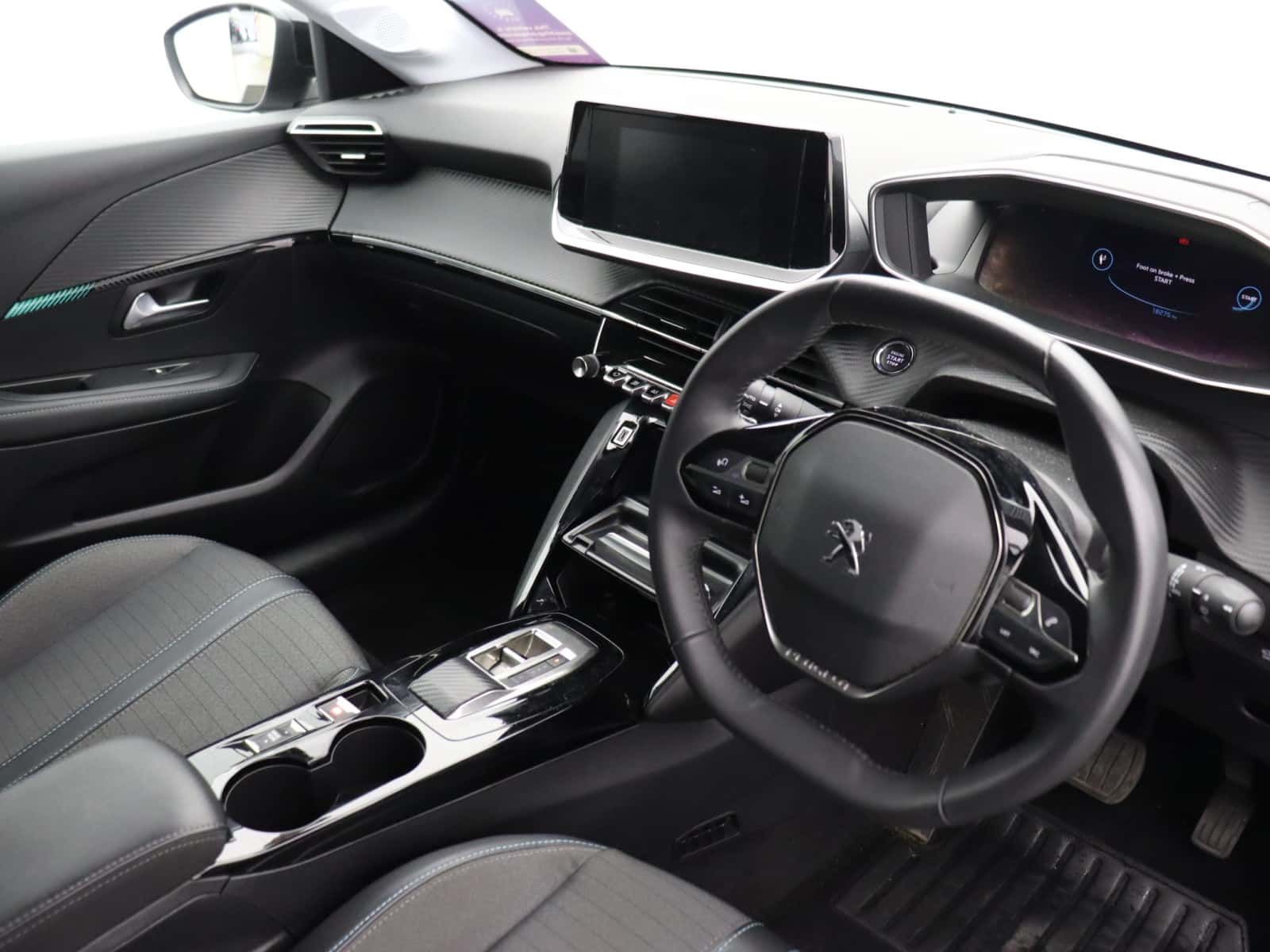Peugeot E-208