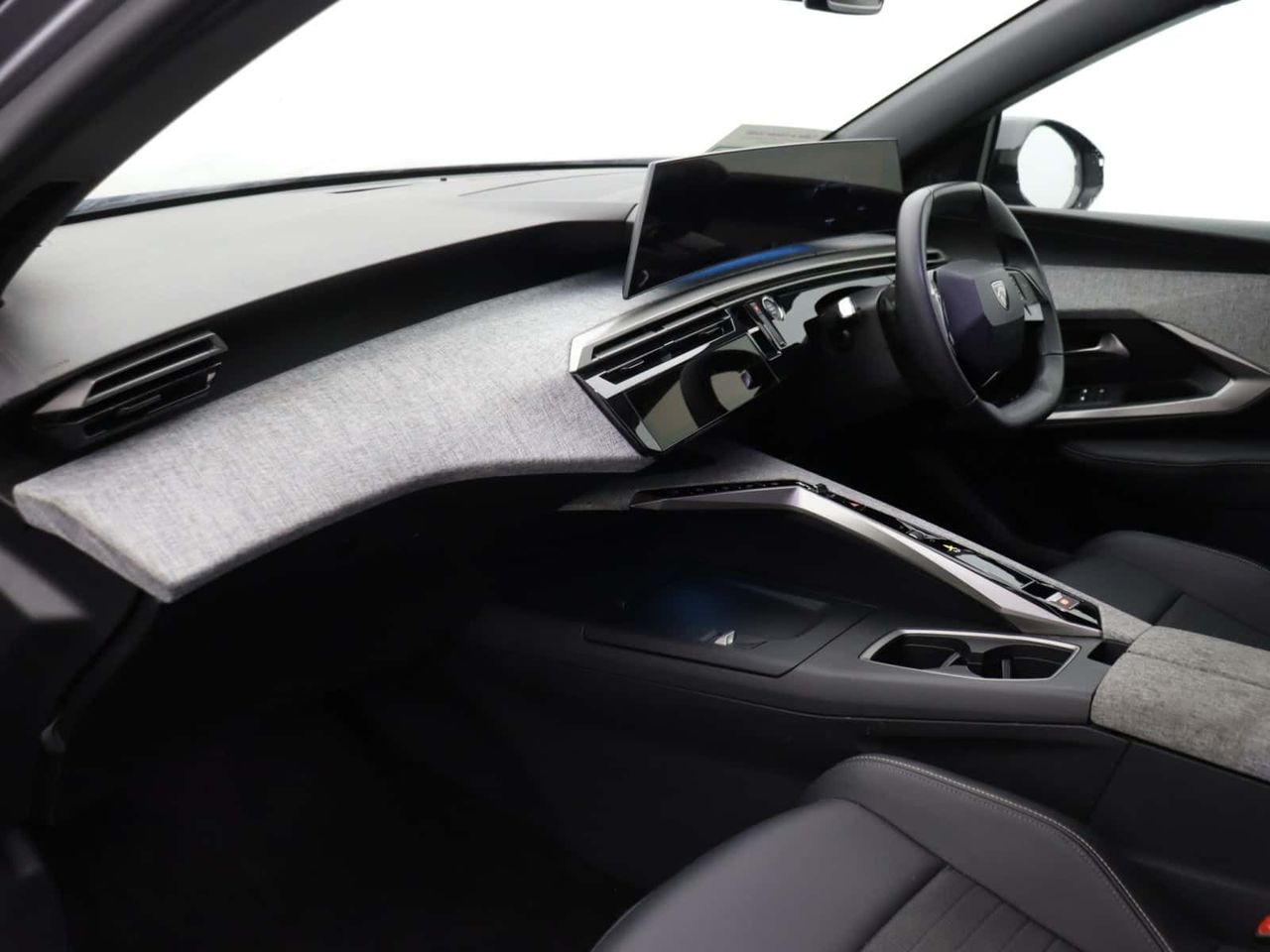 Peugeot E-3008