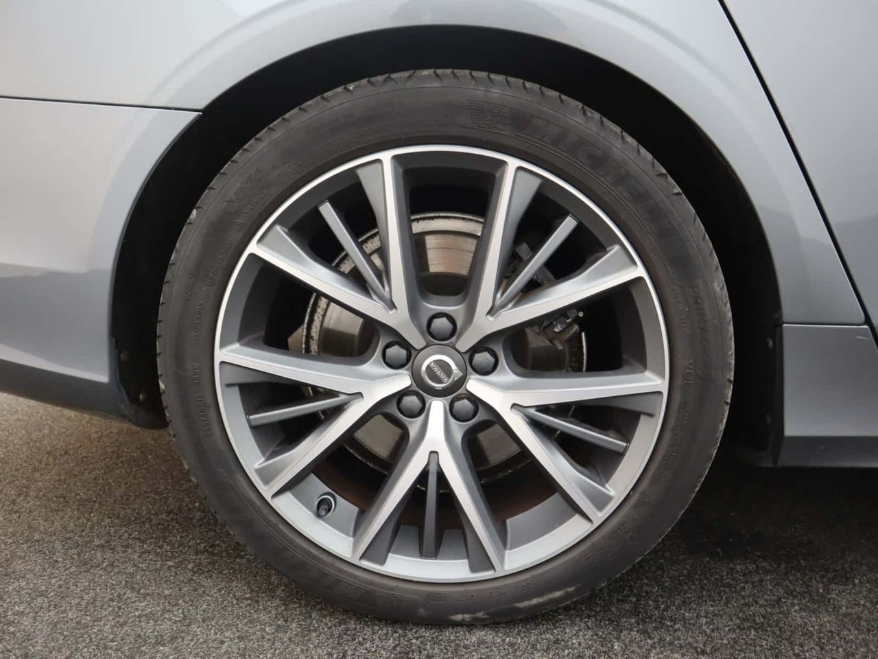 Volvo V90 
