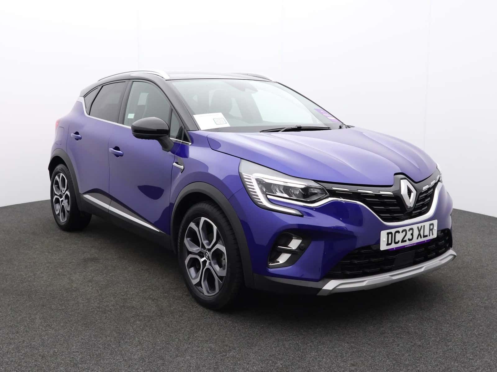 Renault Captur listing photo