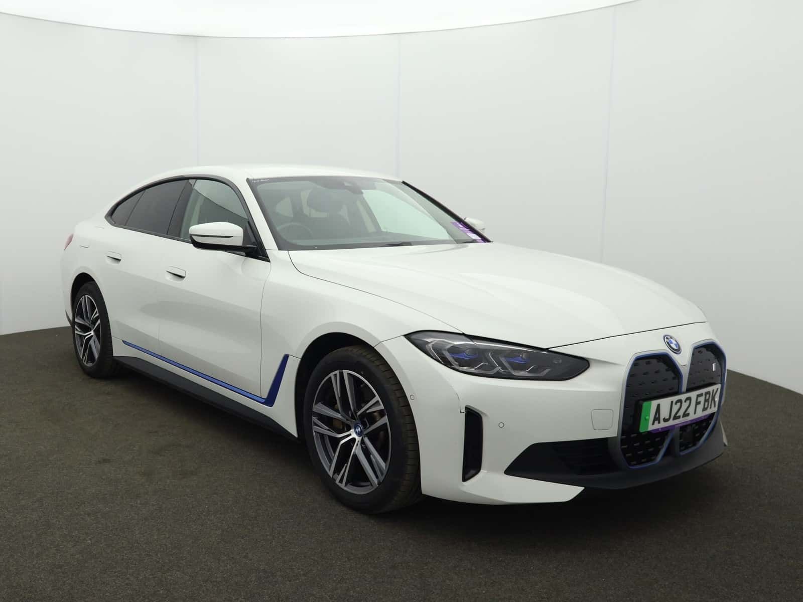 BMW i4 listing photo