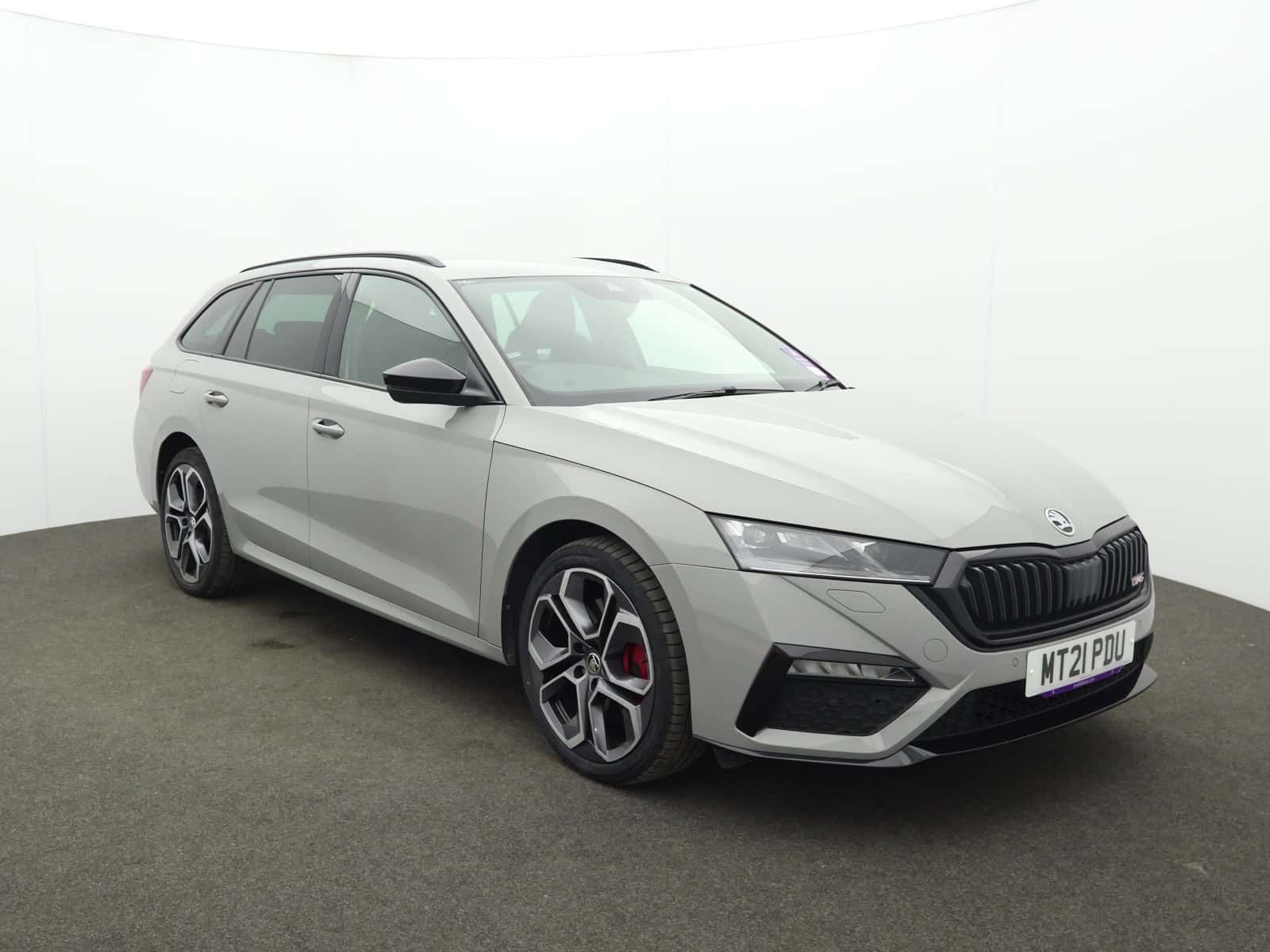 Skoda Octavia listing photo