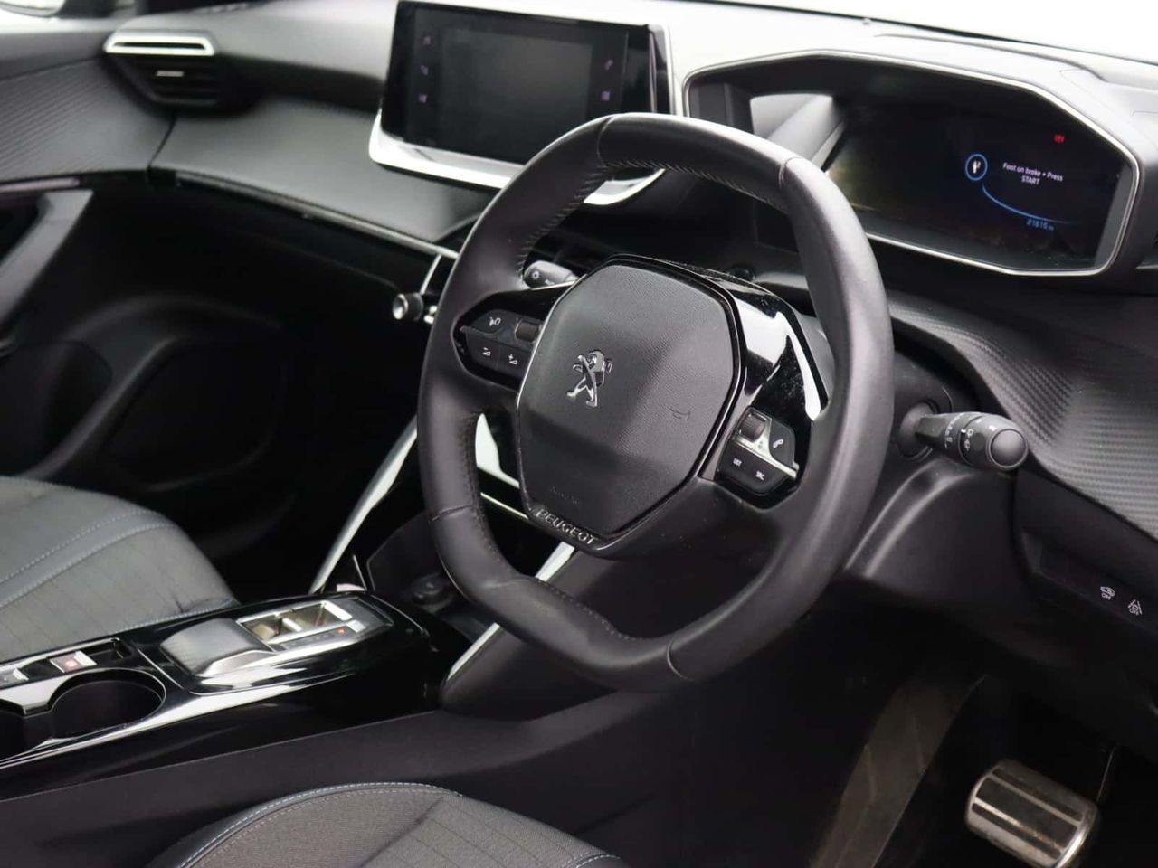 Peugeot E-2008