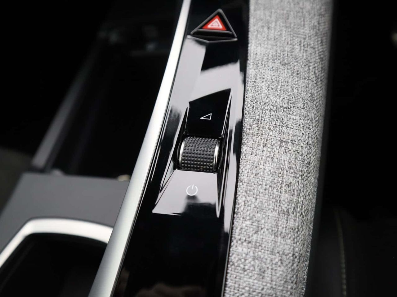 Peugeot E-3008 