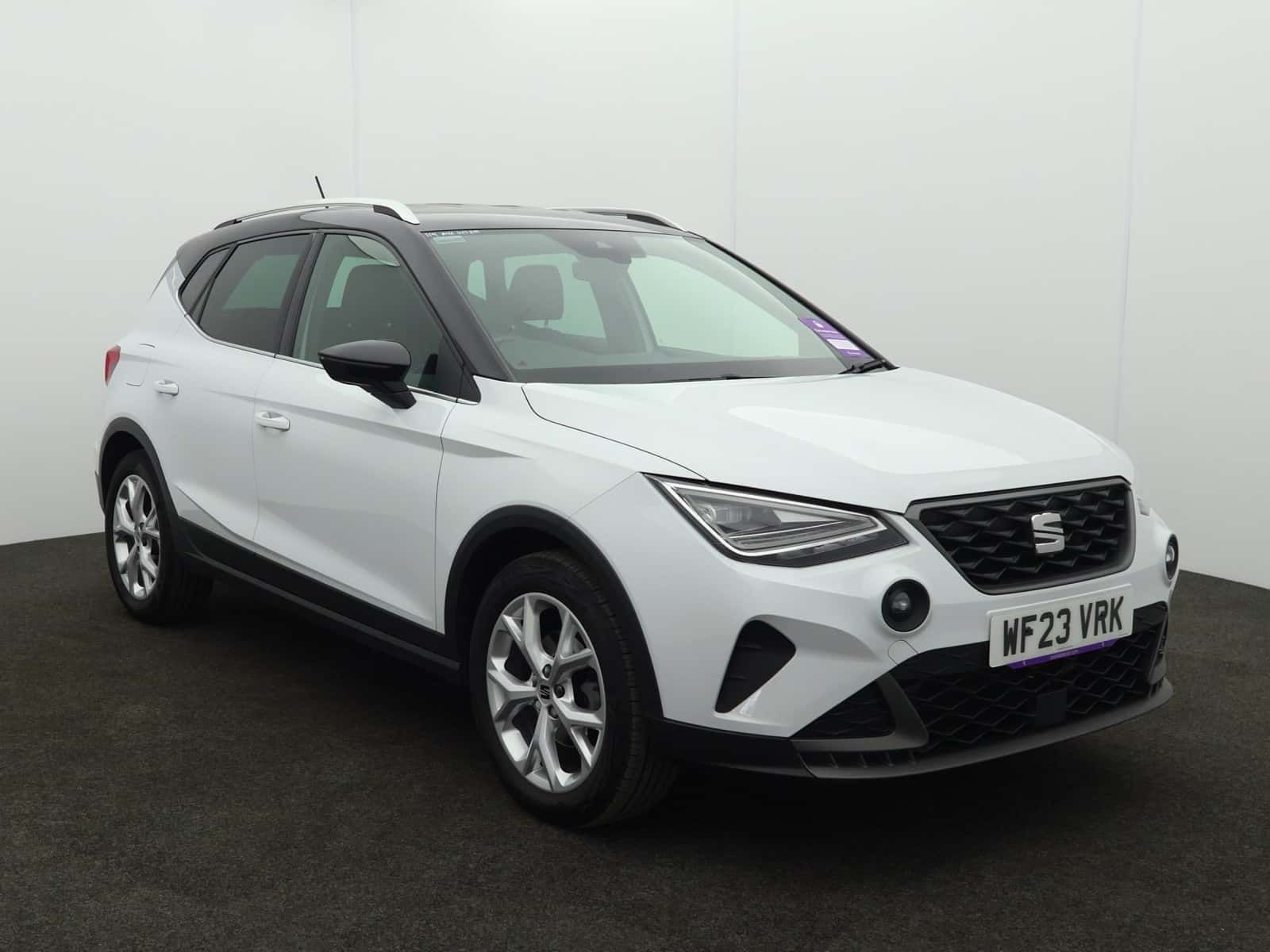 SEAT Arona listing photo