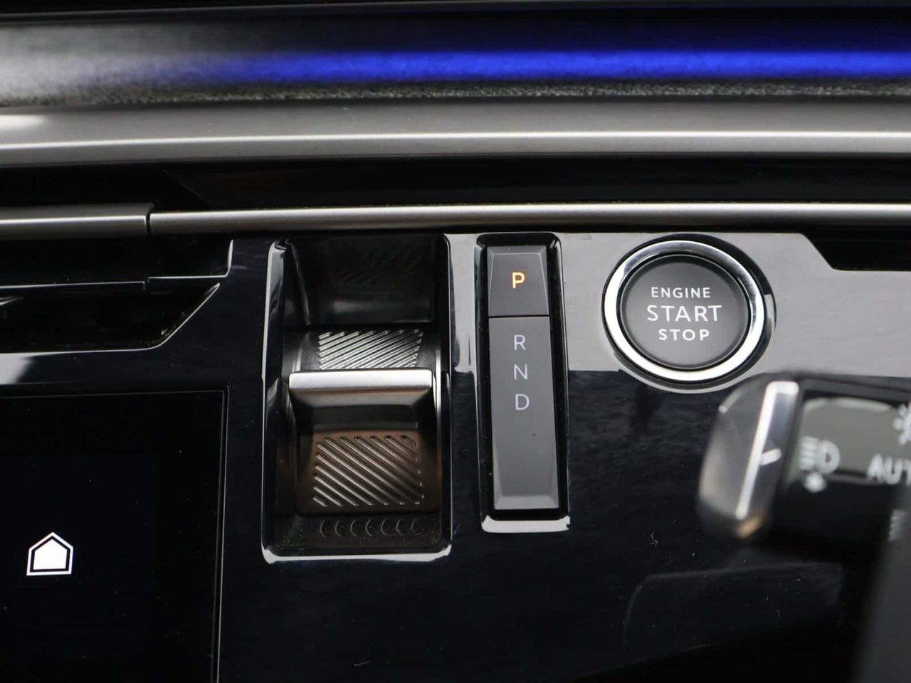 Peugeot E-3008