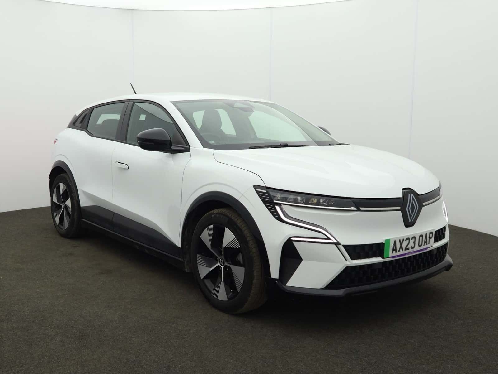 Renault Megane E-tech dealer public-web source image