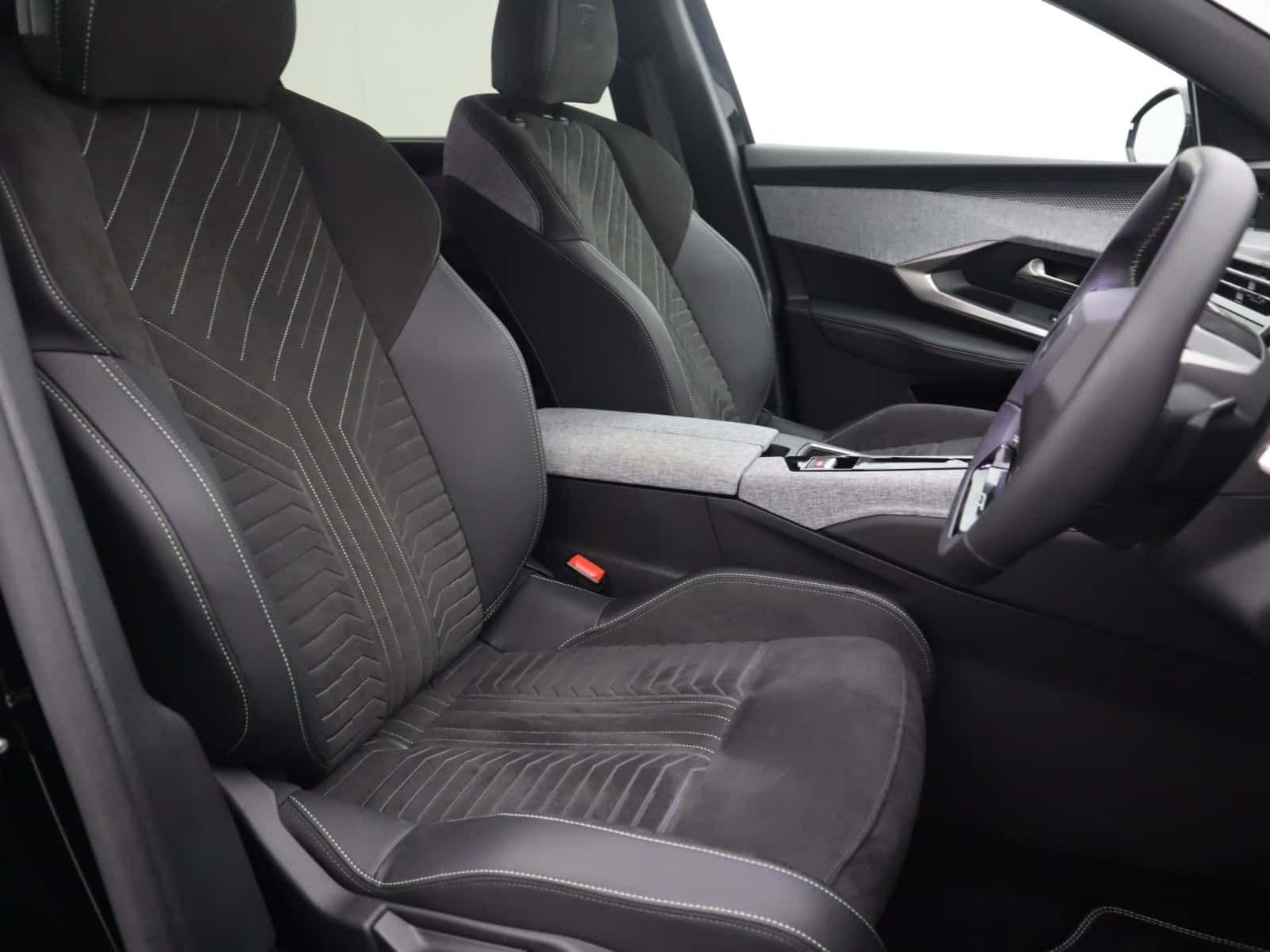 Peugeot E-5008