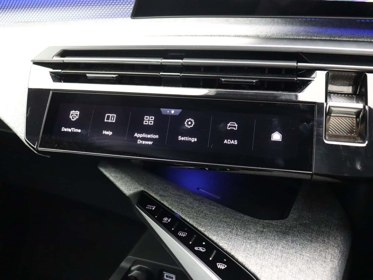 Peugeot E-3008