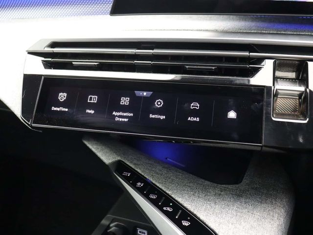 Peugeot E-3008