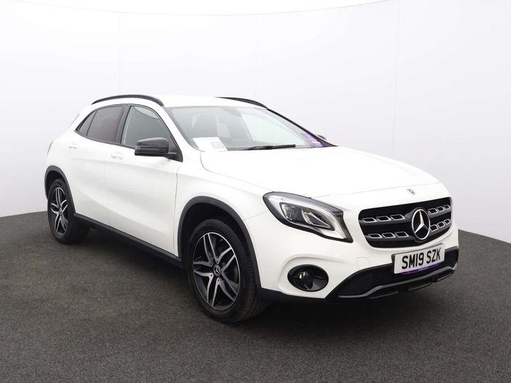 2019 MERCEDES GLA MERCEDES BENZ GLA 180 1.6 URBAN EDITION 5DR 2WD MANUAL PETROL 36,715... photo