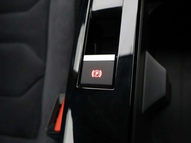 Citroen e-C4 X