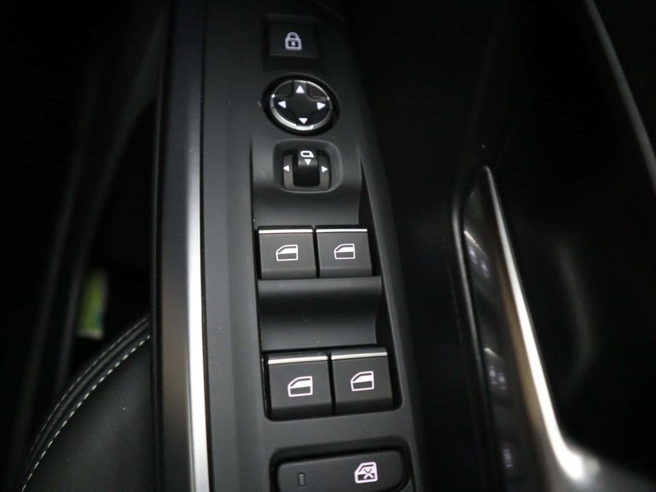 Peugeot E-3008 