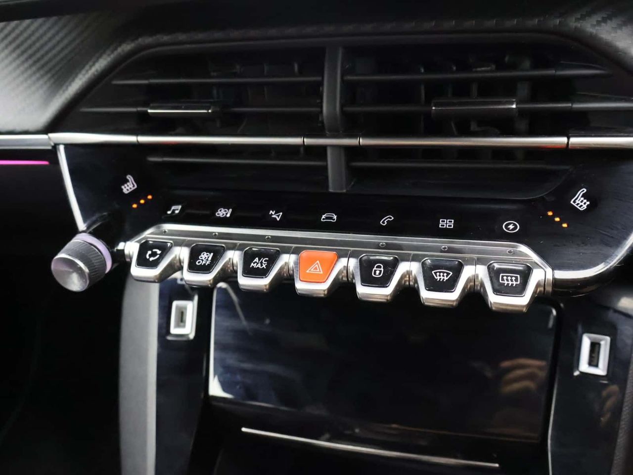 Peugeot E-2008