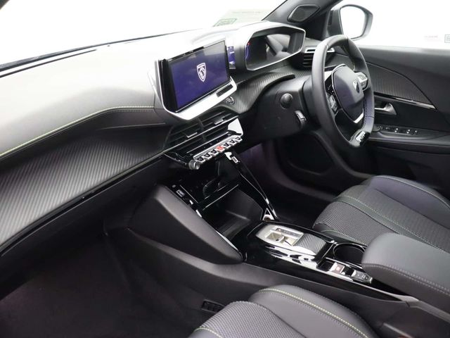 Peugeot E-2008