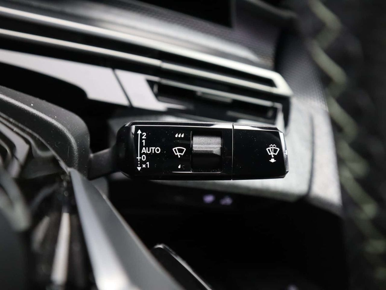 Peugeot E-3008 
