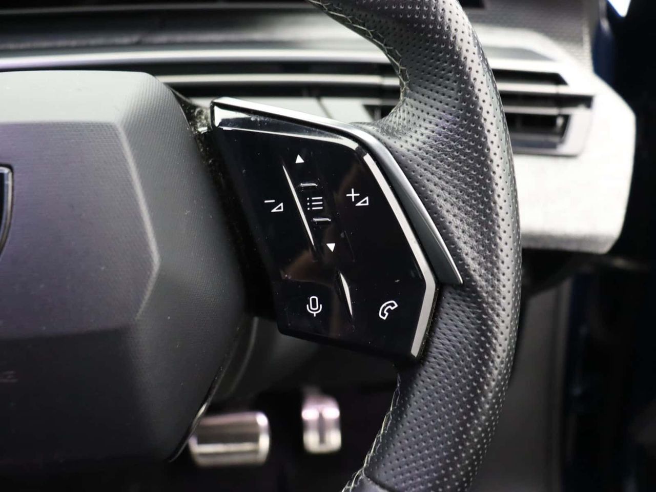 Peugeot E-3008