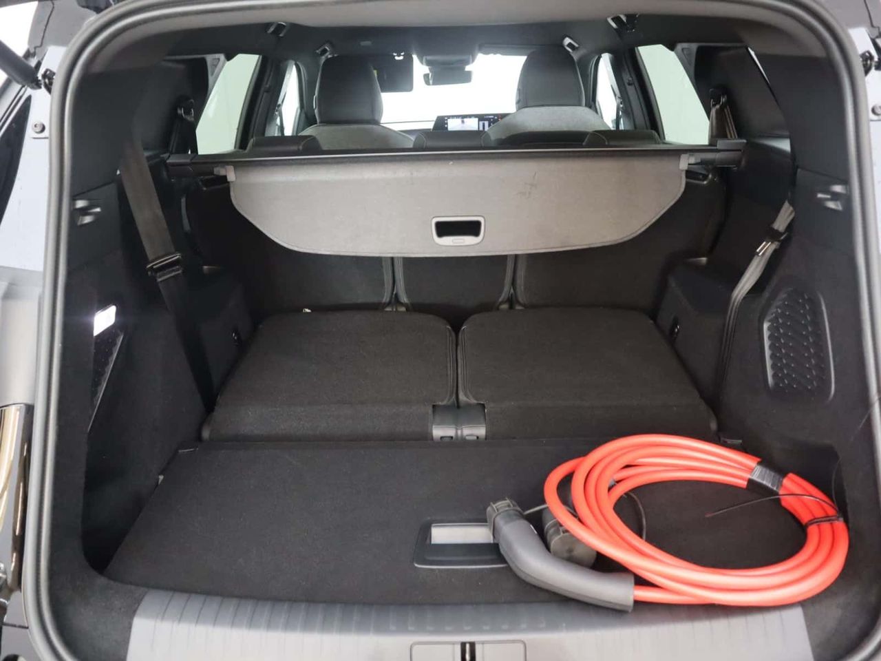 Peugeot E-5008 