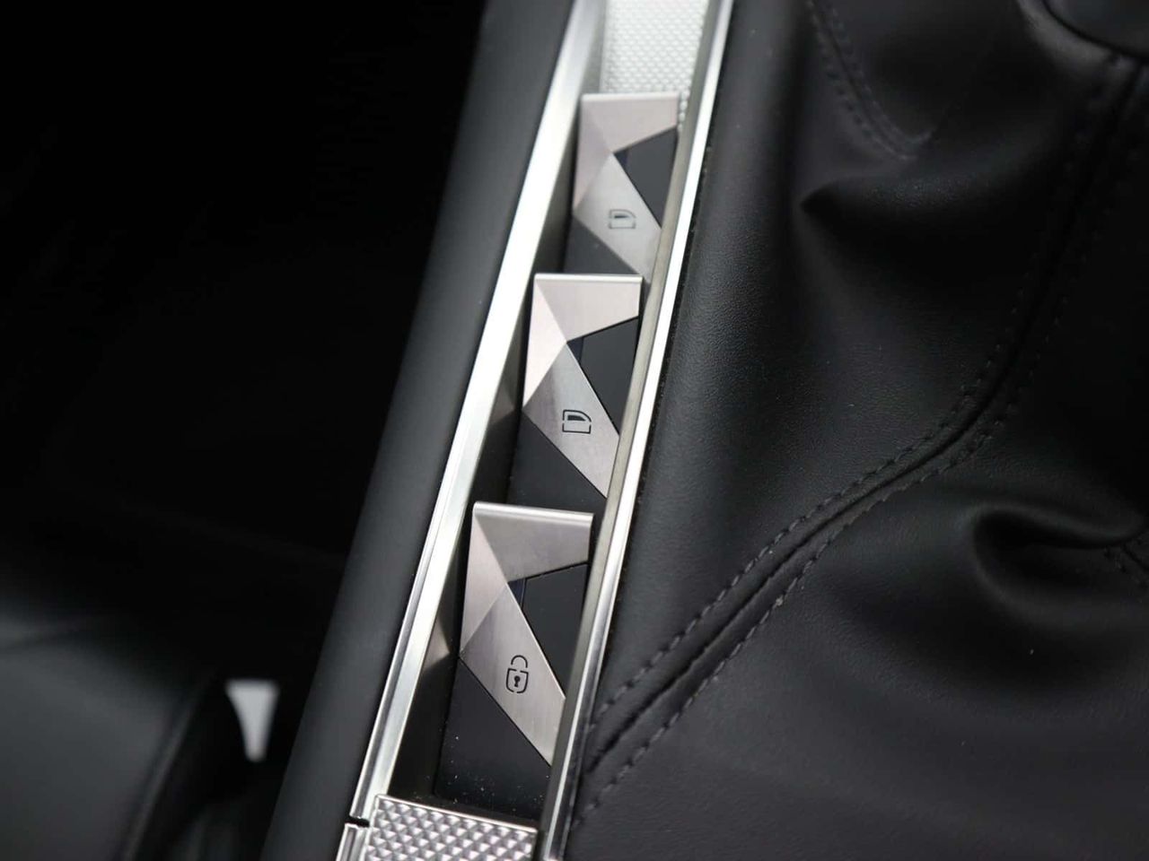 DS AUTOMOBILES DS 7 CROSSBACK 