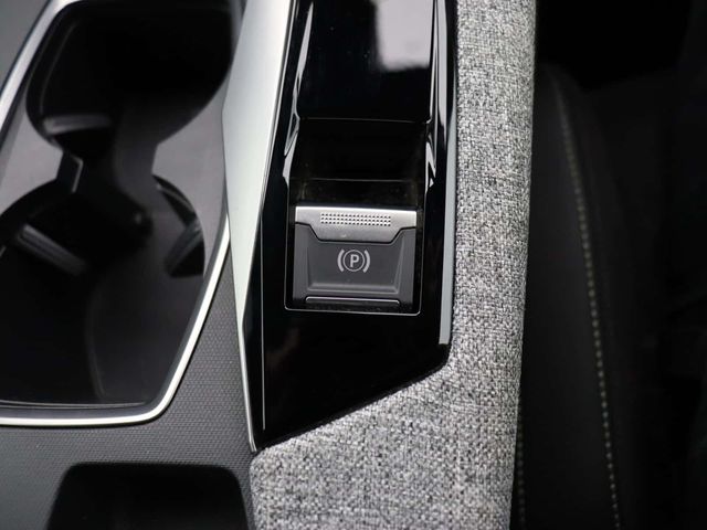 Peugeot E-3008