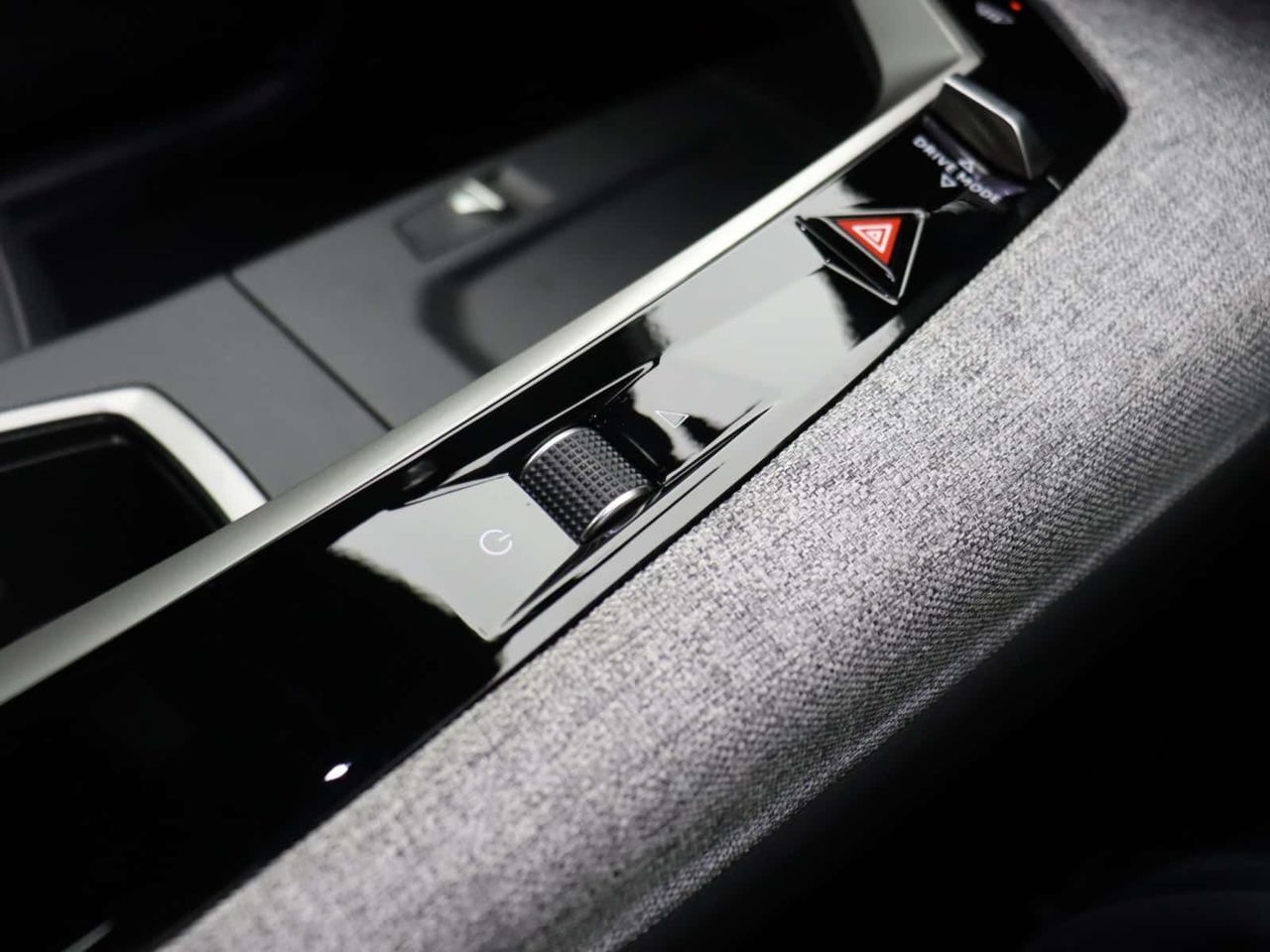 Peugeot E-3008